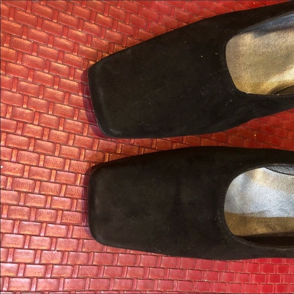 Stuart Weizmann Square toe pumps 9.5. - Picture 5 of 8